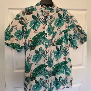 Howler Bros button down T-Shirt. Light weight, Monstera Pattern.